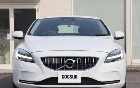 Volvo V40 II рестайлинг, 2018 год, 1 200 000 рублей, 1 фотография