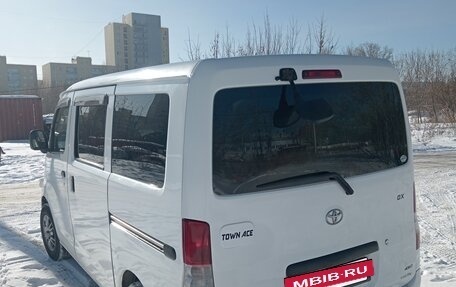 Toyota Town Ace IV, 2011 год, 1 050 000 рублей, 6 фотография