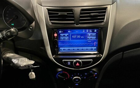 Hyundai Solaris II рестайлинг, 2013 год, 860 000 рублей, 13 фотография