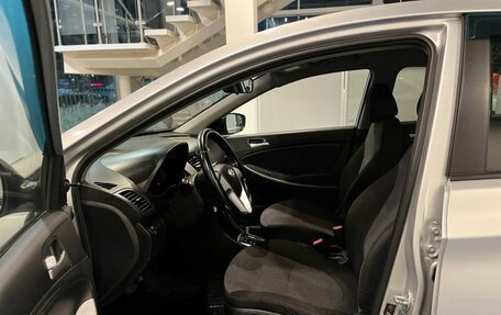 Hyundai Solaris II рестайлинг, 2013 год, 860 000 рублей, 16 фотография