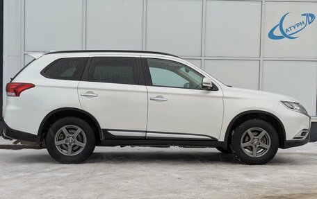 Mitsubishi Outlander III рестайлинг 3, 2021 год, 2 700 000 рублей, 4 фотография