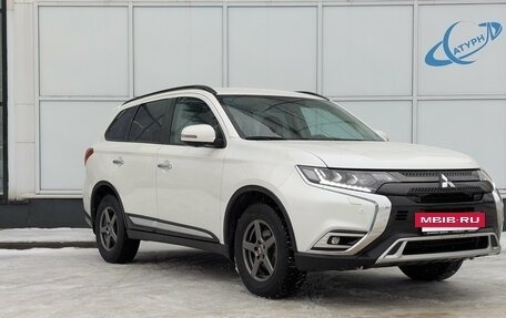 Mitsubishi Outlander III рестайлинг 3, 2021 год, 2 700 000 рублей, 3 фотография