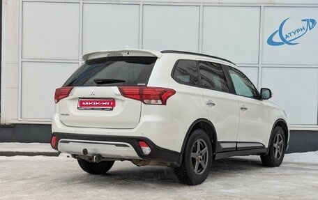 Mitsubishi Outlander III рестайлинг 3, 2021 год, 2 700 000 рублей, 5 фотография