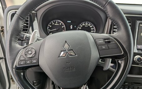 Mitsubishi Outlander III рестайлинг 3, 2021 год, 2 700 000 рублей, 13 фотография