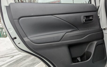 Mitsubishi Outlander III рестайлинг 3, 2021 год, 2 700 000 рублей, 16 фотография