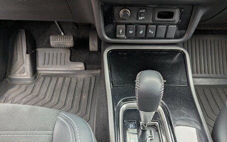 Mitsubishi Outlander III рестайлинг 3, 2021 год, 2 700 000 рублей, 20 фотография