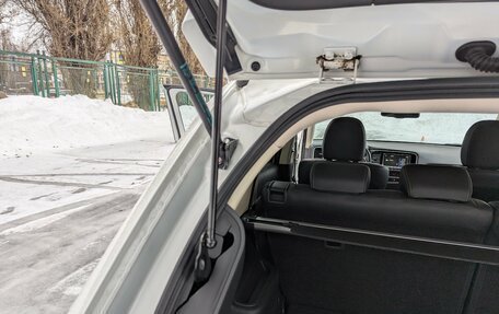 Mitsubishi Outlander III рестайлинг 3, 2021 год, 2 700 000 рублей, 19 фотография