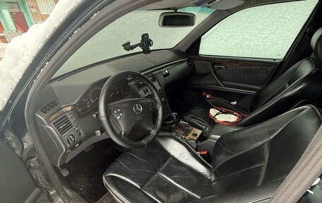 Mercedes-Benz E-Класс, 2001 год, 367 000 рублей, 2 фотография