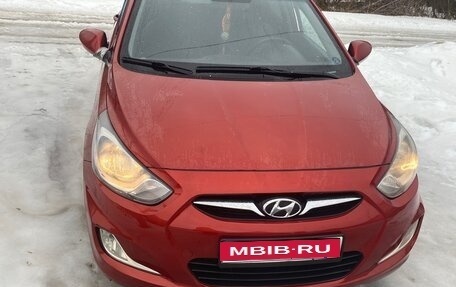 Hyundai Solaris II рестайлинг, 2011 год, 650 000 рублей, 1 фотография