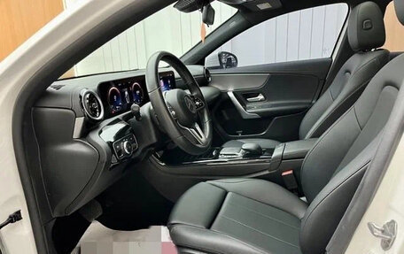 Mercedes-Benz A-Класс, 2022 год, 1 780 000 рублей, 10 фотография