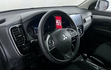 Mitsubishi Outlander III рестайлинг 3, 2013 год, 1 419 000 рублей, 12 фотография