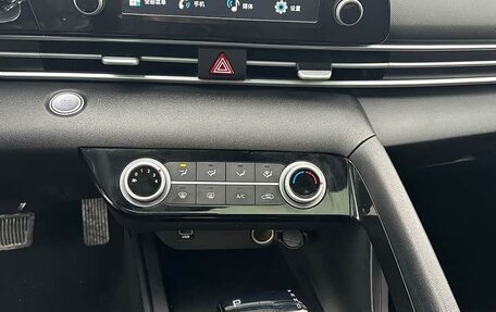 Hyundai Elantra, 2022 год, 1 390 000 рублей, 14 фотография