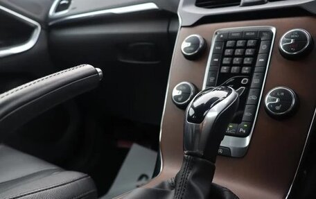 Volvo V40 II рестайлинг, 2018 год, 1 200 000 рублей, 14 фотография