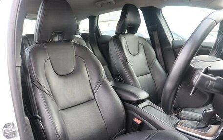 Volvo V40 II рестайлинг, 2018 год, 1 200 000 рублей, 16 фотография