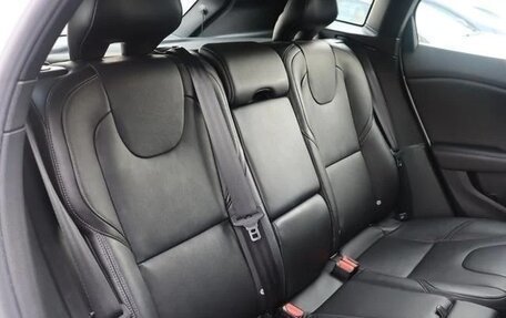 Volvo V40 II рестайлинг, 2018 год, 1 200 000 рублей, 19 фотография