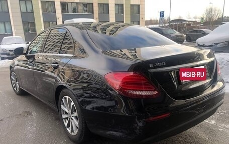 Mercedes-Benz E-Класс, 2018 год, 2 850 000 рублей, 4 фотография