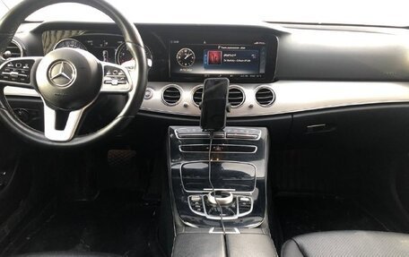 Mercedes-Benz E-Класс, 2018 год, 2 850 000 рублей, 15 фотография