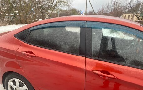 Hyundai Solaris II рестайлинг, 2011 год, 650 000 рублей, 3 фотография