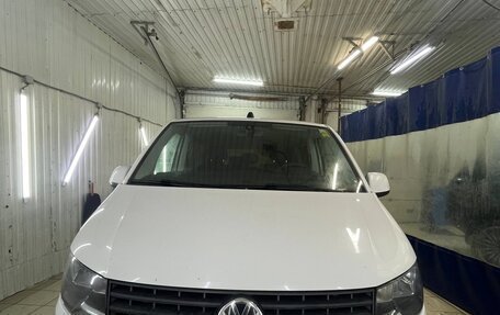 Volkswagen Caravelle T6 рестайлинг, 2017 год, 2 570 000 рублей, 2 фотография