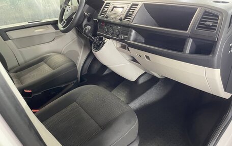 Volkswagen Caravelle T6 рестайлинг, 2017 год, 2 570 000 рублей, 15 фотография