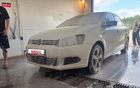 Volkswagen Polo VI (EU Market), 2013 год, 750 000 рублей, 1 фотография