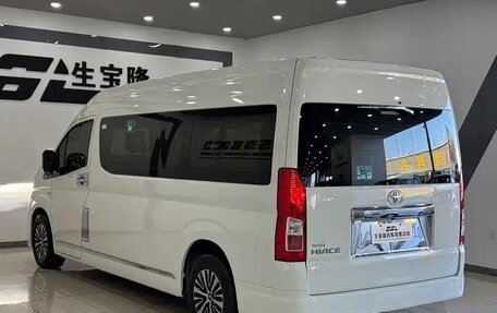 Toyota HiAce H300, 2023 год, 8 900 000 рублей, 6 фотография