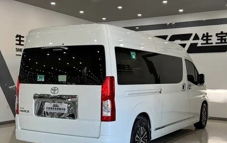 Toyota HiAce H300, 2023 год, 8 900 000 рублей, 4 фотография