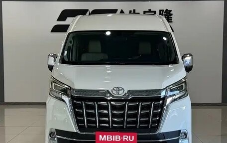 Toyota HiAce H300, 2023 год, 8 900 000 рублей, 2 фотография