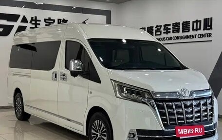 Toyota HiAce H300, 2023 год, 8 900 000 рублей, 3 фотография