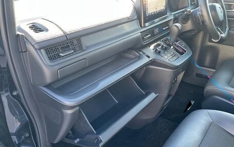 Honda Stepwgn, 2022 год, 1 930 000 рублей, 18 фотография