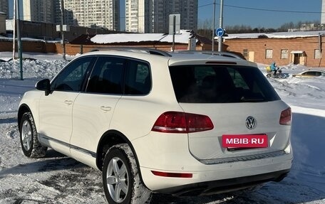Volkswagen Touareg III, 2011 год, 1 795 000 рублей, 2 фотография