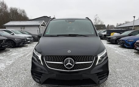 Mercedes-Benz V-Класс, 2023 год, 5 500 000 рублей, 2 фотография