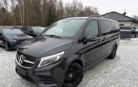 Mercedes-Benz V-Класс, 2023 год, 5 500 000 рублей, 3 фотография