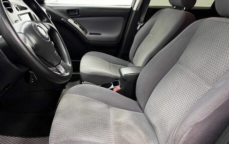 Toyota Matrix, 2005 год, 690 000 рублей, 18 фотография