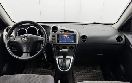 Toyota Matrix, 2005 год, 690 000 рублей, 15 фотография