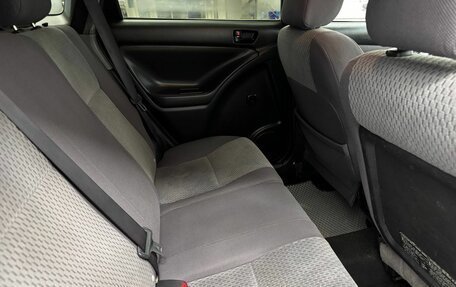 Toyota Matrix, 2005 год, 690 000 рублей, 16 фотография