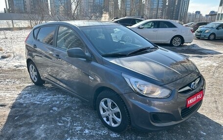 Hyundai Solaris II рестайлинг, 2014 год, 880 000 рублей, 2 фотография