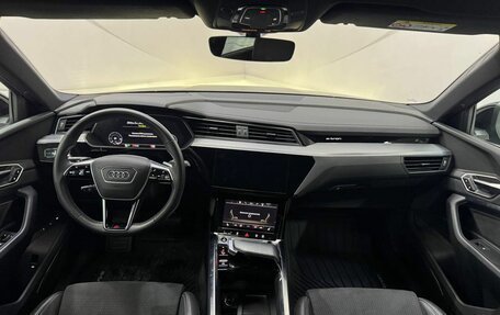 Audi e-tron Sportback I, 2022 год, 5 699 000 рублей, 13 фотография