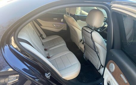 Mercedes-Benz E-Класс, 2016 год, 3 500 000 рублей, 19 фотография