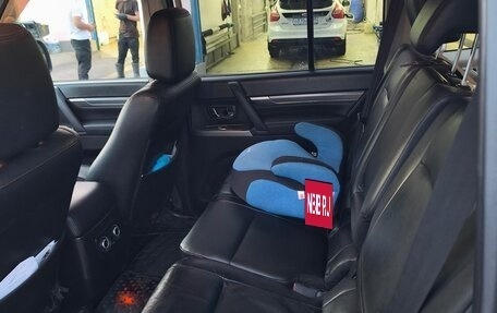 Mitsubishi Pajero IV, 2011 год, 2 000 000 рублей, 7 фотография