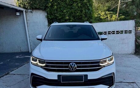 Volkswagen Tiguan II, 2021 год, 2 700 000 рублей, 6 фотография