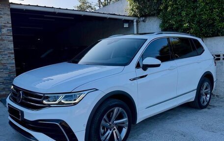 Volkswagen Tiguan II, 2021 год, 2 700 000 рублей, 3 фотография