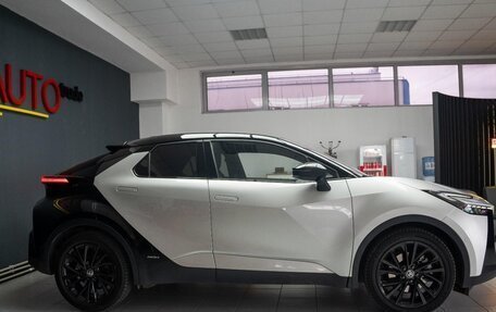Toyota C-HR, 2024 год, 6 399 000 рублей, 7 фотография
