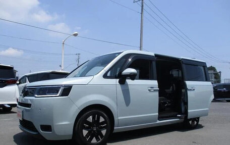 Honda Stepwgn, 2022 год, 2 352 000 рублей, 2 фотография