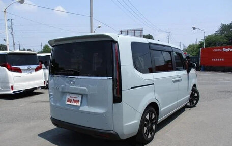 Honda Stepwgn, 2022 год, 2 352 000 рублей, 3 фотография