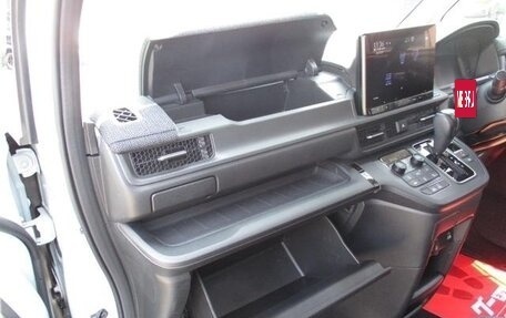 Honda Stepwgn, 2022 год, 2 352 000 рублей, 13 фотография