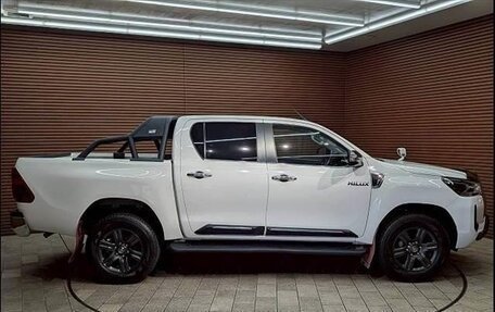 Toyota Hilux VIII, 2022 год, 4 400 000 рублей, 8 фотография