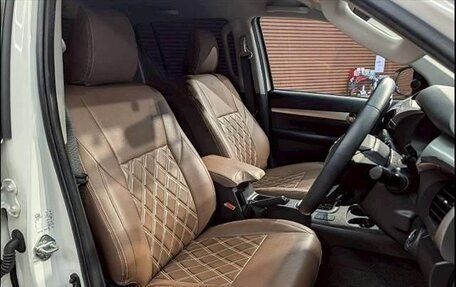 Toyota Hilux VIII, 2022 год, 4 400 000 рублей, 9 фотография