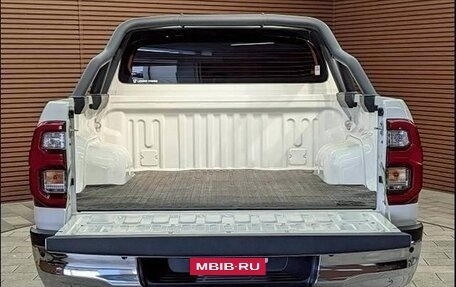 Toyota Hilux VIII, 2022 год, 4 400 000 рублей, 7 фотография