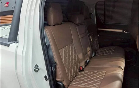 Toyota Hilux VIII, 2022 год, 4 400 000 рублей, 13 фотография